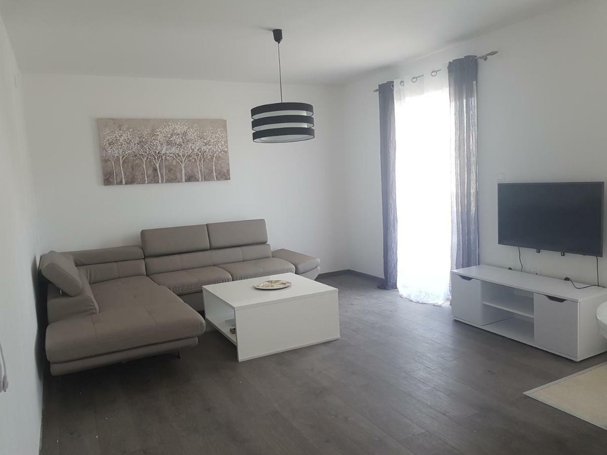 Apartments M&E Mokosica Bagian luar foto