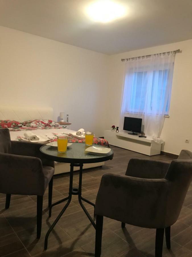 Apartments M&E Mokosica Bagian luar foto